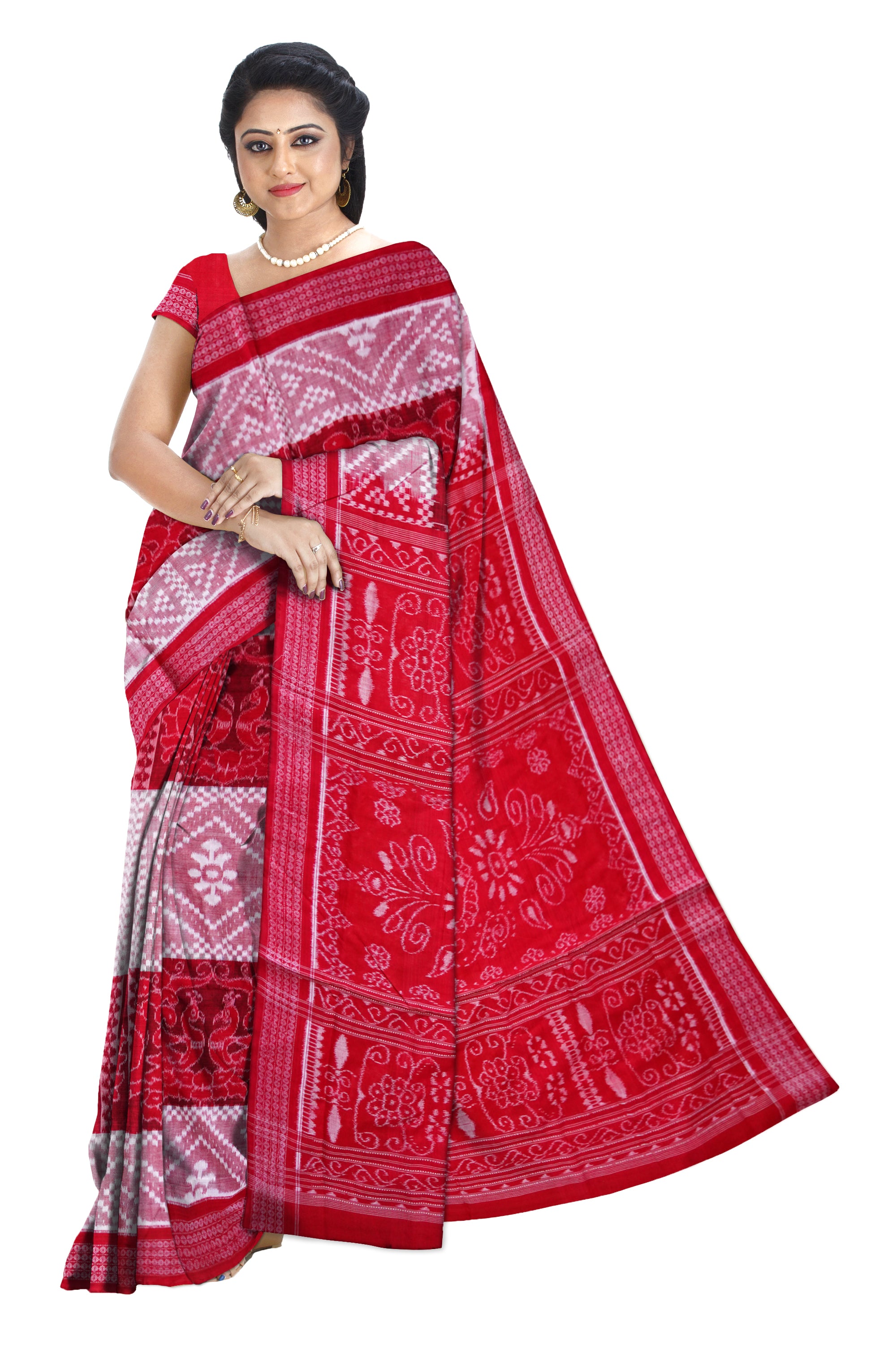 Peacock and small pasapali pattern Sambalpuri cotton saree is white and red color. - Koshali Arts & Crafts Enterprise