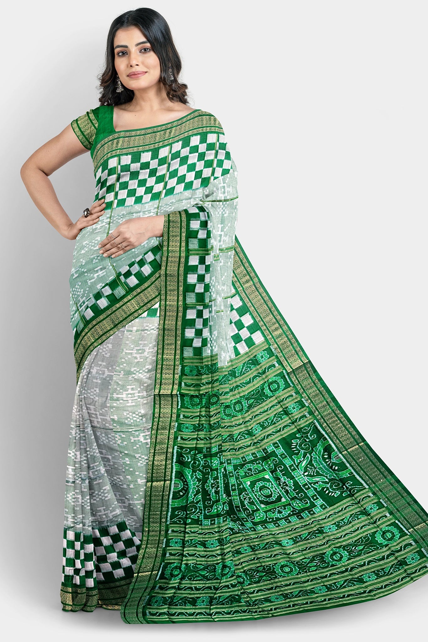 White and deep green pure Pata saree with drone design body, five-inch Pasapali border, and green pallu featuring elegant vine patterns.