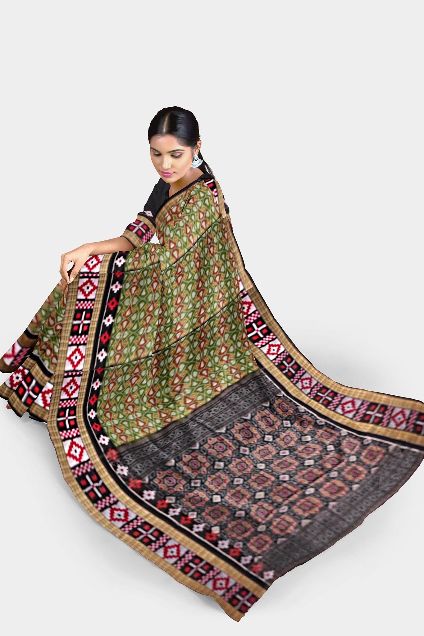 Green, maroon, and black Sambalpuri cotton saree with flower body pattern, pasapali border, and big flower pallu design.