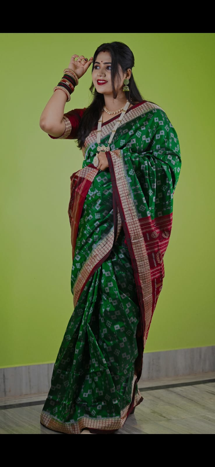 Green and maroon terracotta with pasapali pattern bandha pata saree, complete with matching blouse piece, radiates traditional charm. (Copy)