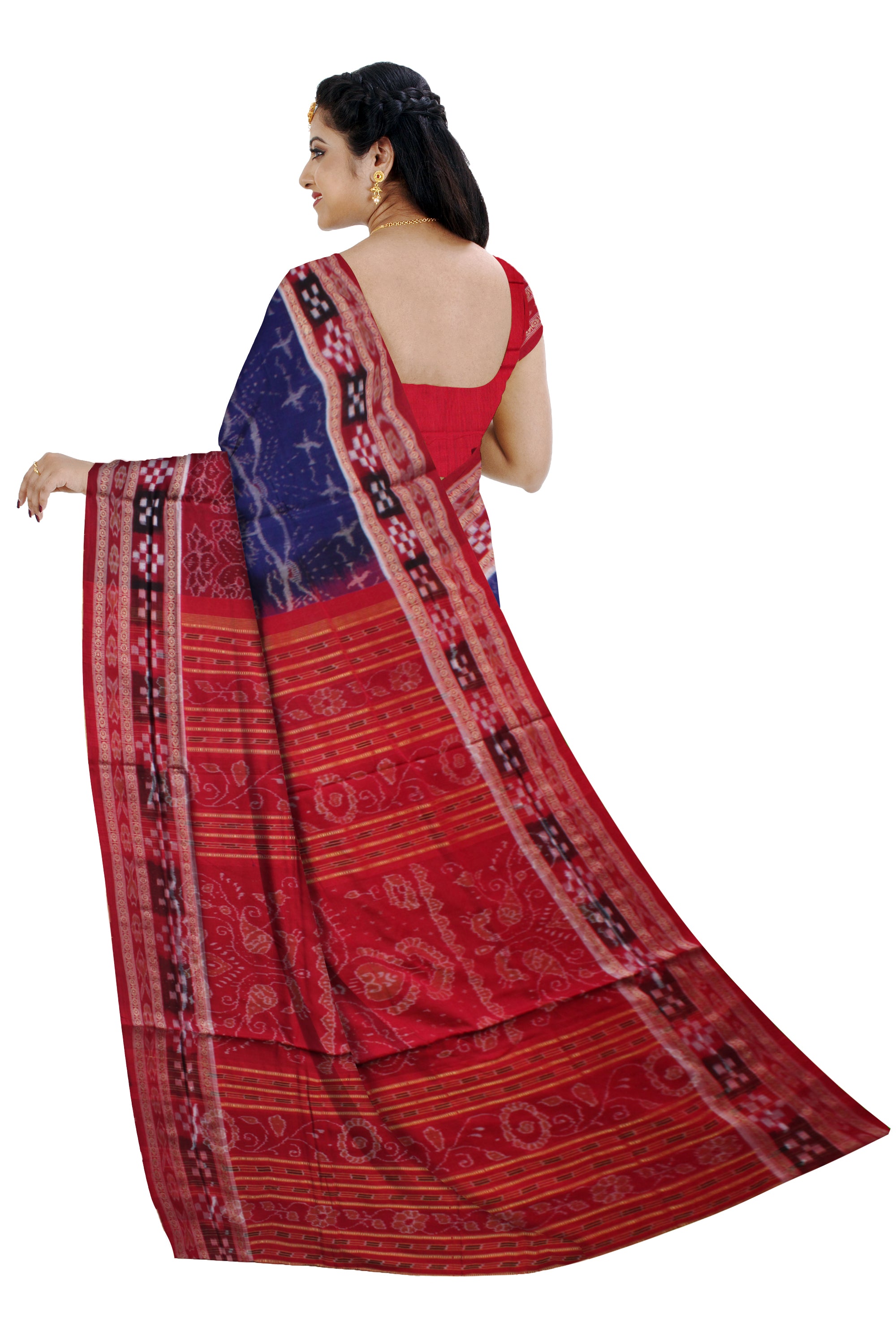 TRADITIONAL VILLAGE WITH SHANKHA PATTERN PURE COTTON SAREE IS BLUE AND RED COLOR BASE,WITH BLOUSE PIECE. - Koshali Arts & Crafts Enterprise