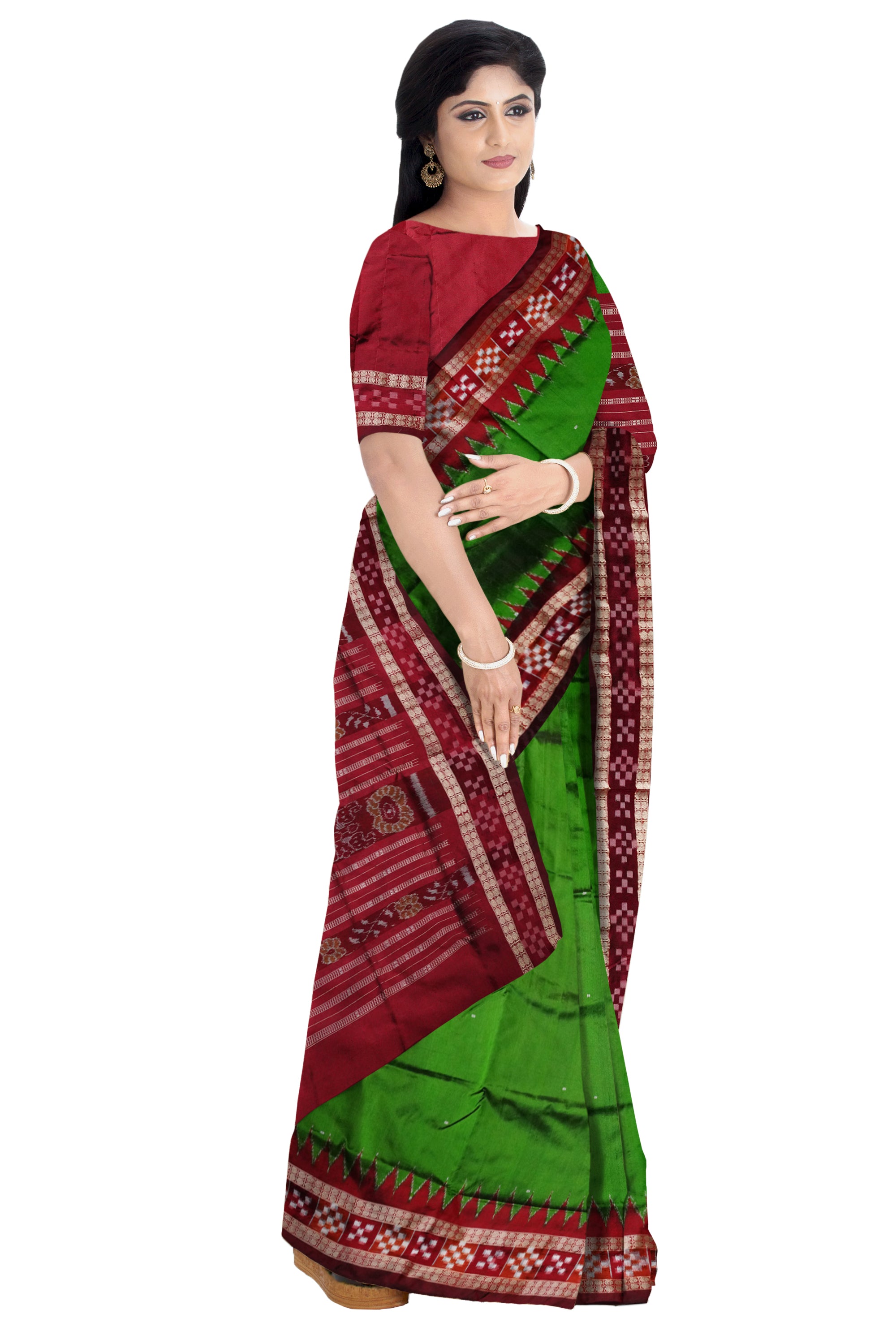 Pasapali border plain pata saree is green and maroon color. - Koshali Arts & Crafts Enterprise