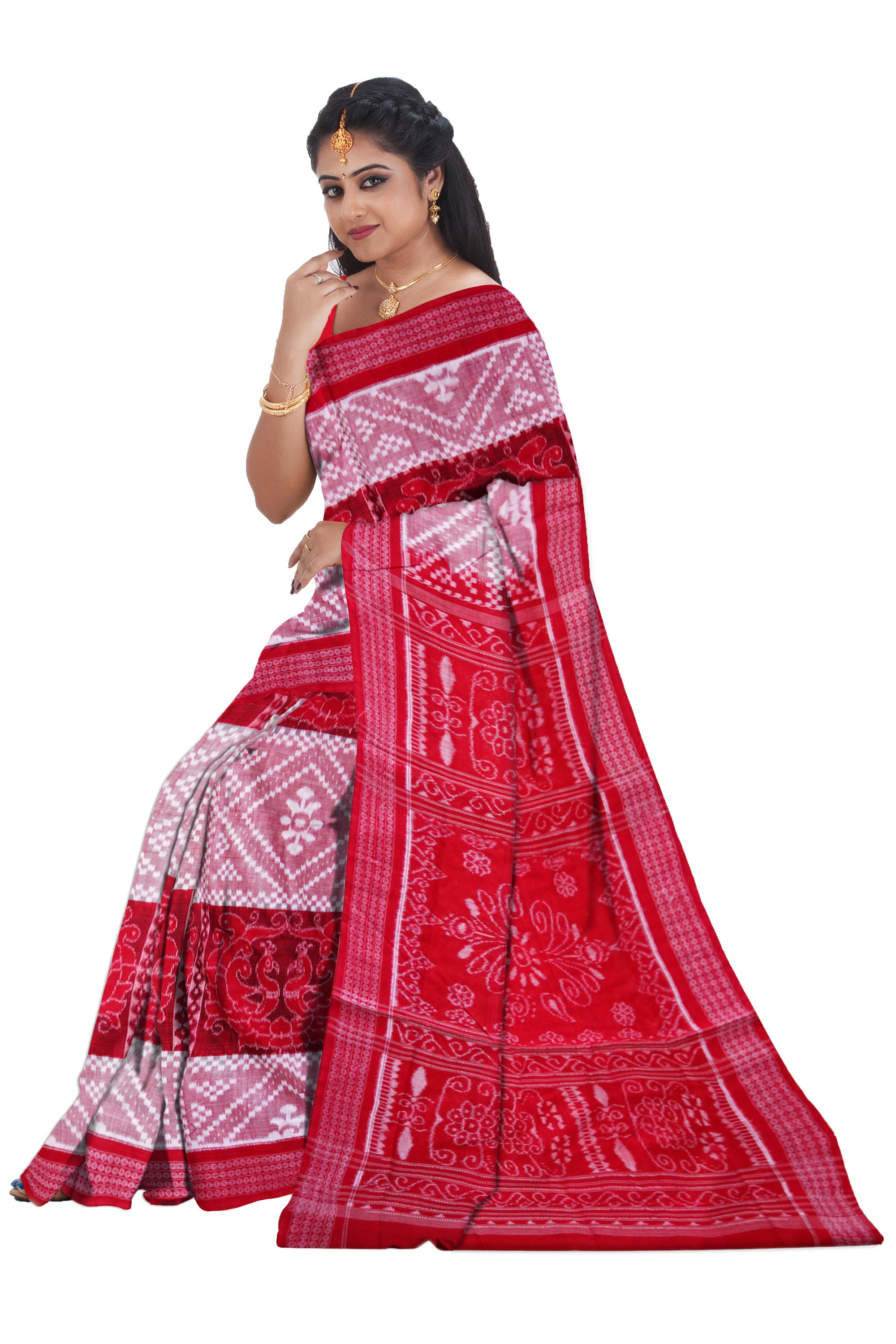 Peacock and small pasapali pattern Sambalpuri cotton saree is white and red color. - Koshali Arts & Crafts Enterprise