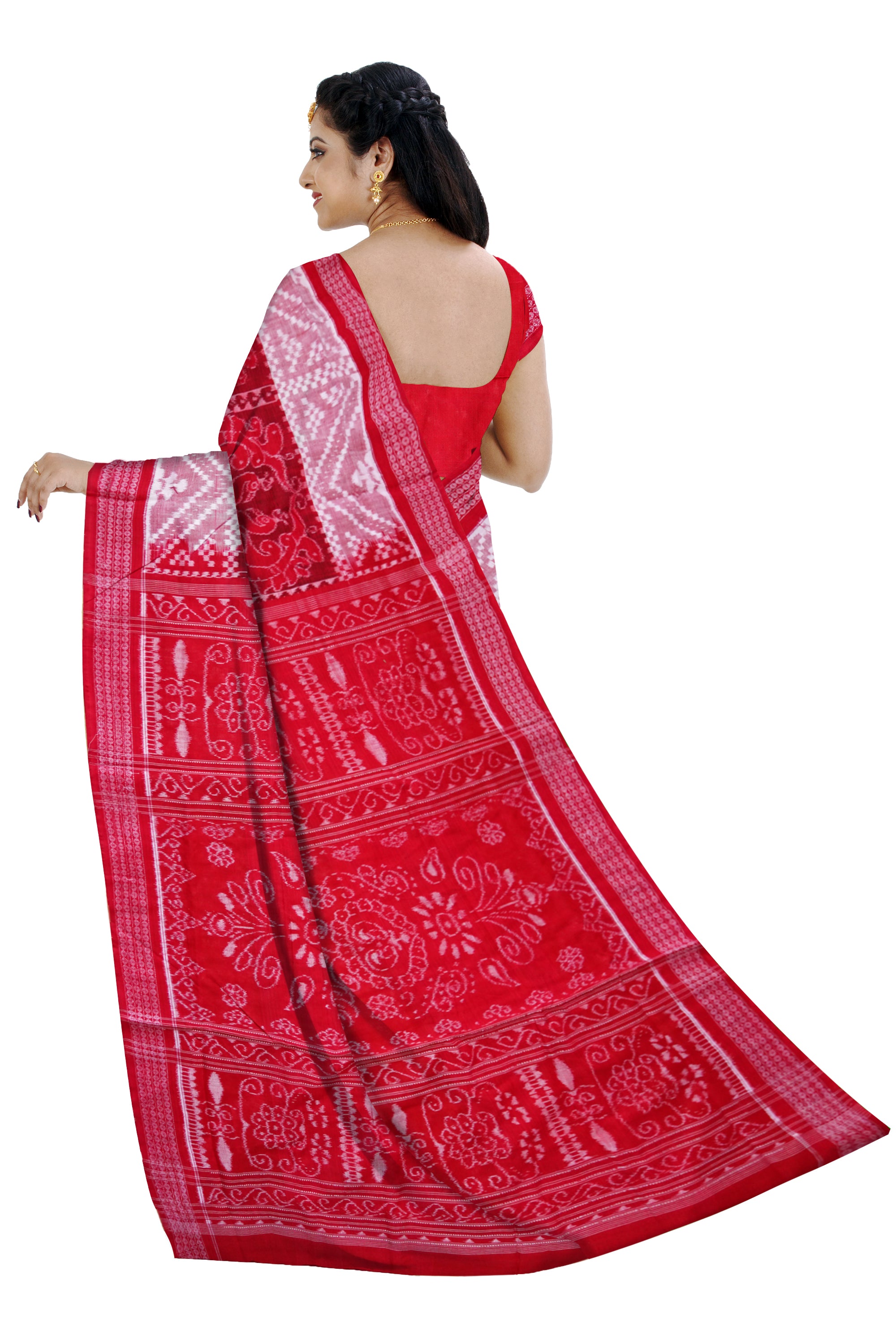 Peacock and small pasapali pattern Sambalpuri cotton saree is white and red color. - Koshali Arts & Crafts Enterprise