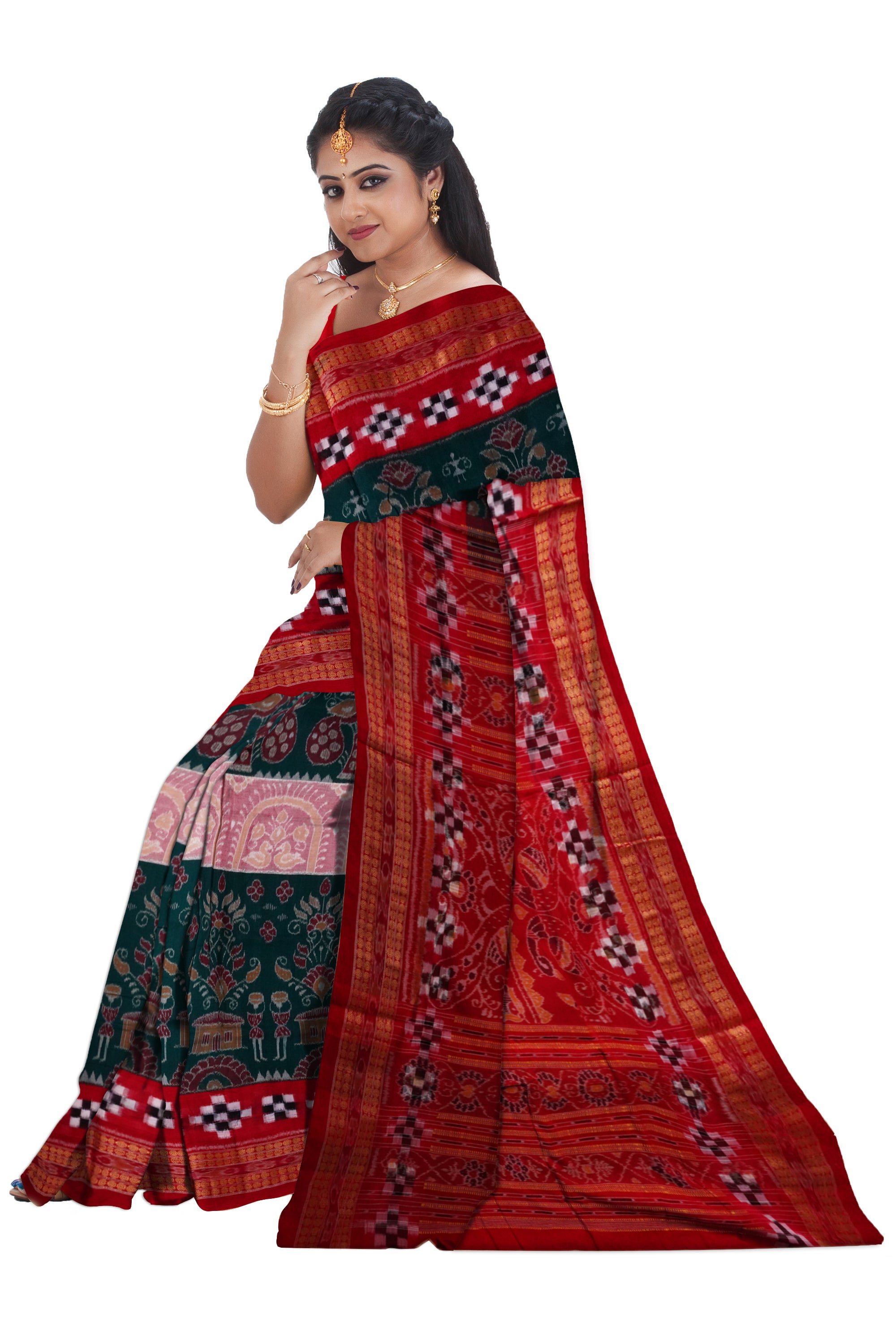 3D combination of border with full body terracotta work in Green and Red color. - Koshali Arts & Crafts Enterprise