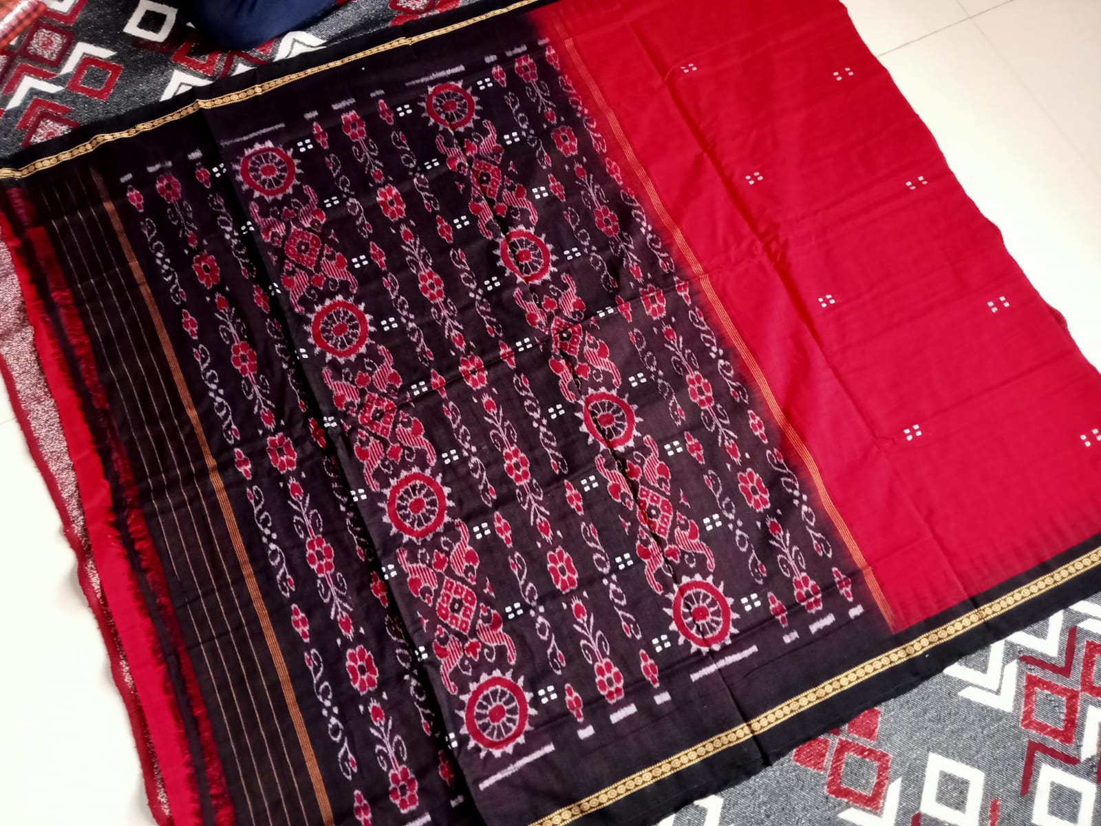 Maroon & Black color small border Sambalpuri cotton saree. - Koshali Arts & Crafts Enterprise