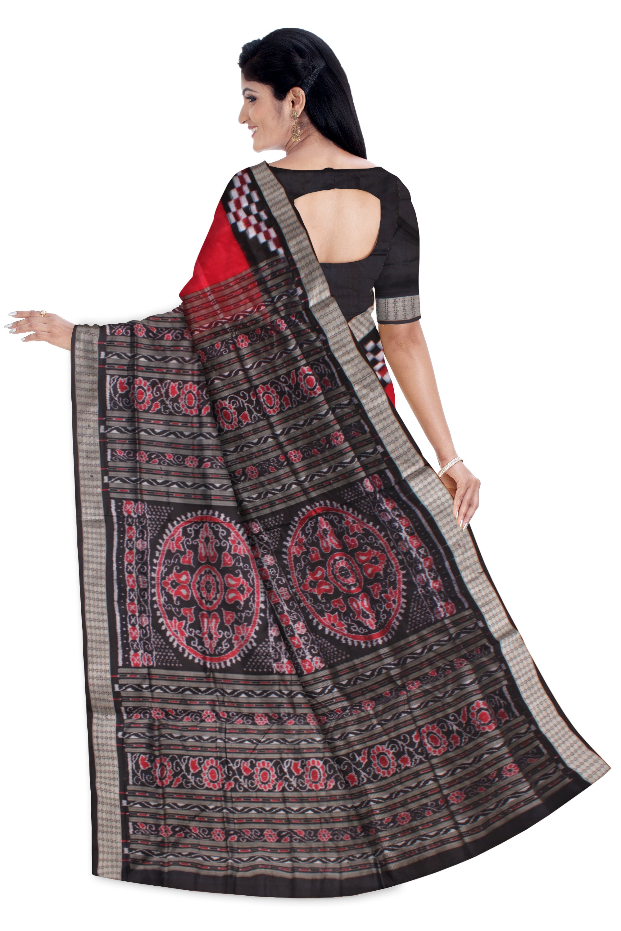 FULL BODY PLAIN WITH SMALL WORKING PASAPALI  DESIGN IN BORDER SIDE.COMES WITH MATCHING BLOUSE PIECE. - Koshali Arts & Crafts Enterprise
