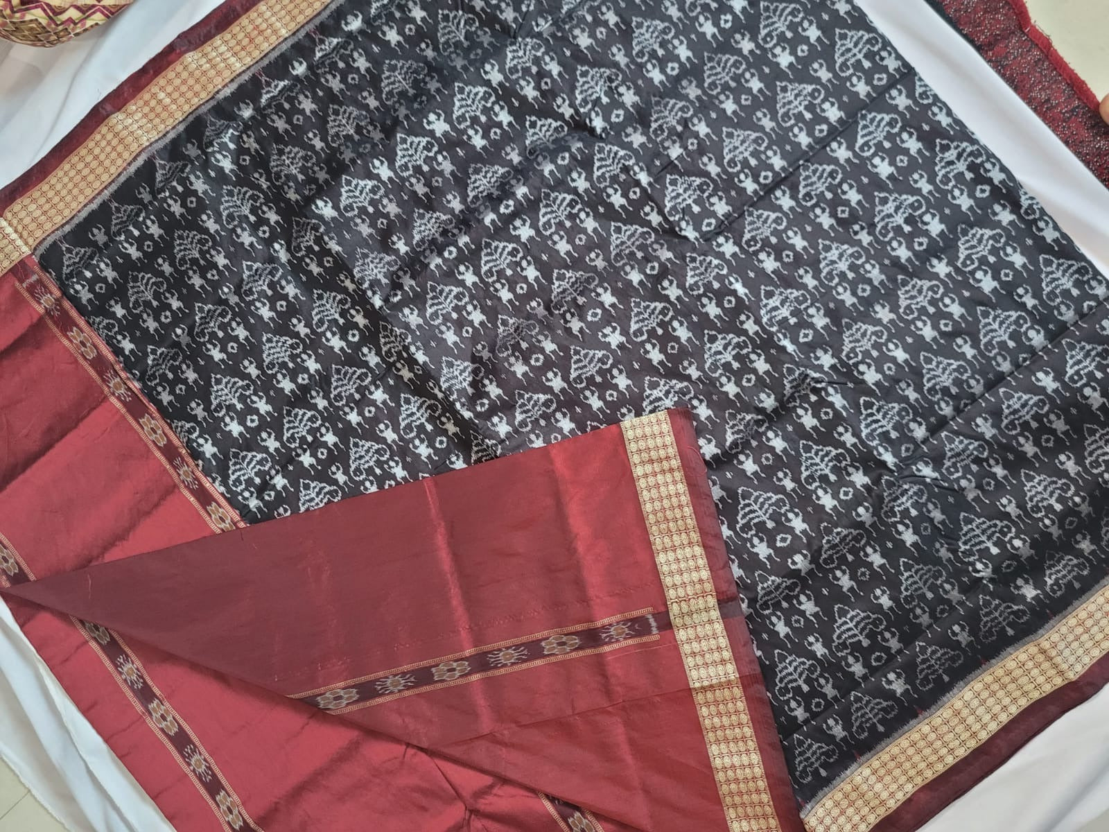 TERRACOTTA PATTERN PATLI PATA SAREE IS BLACK AND MAROON COLOR BASE,COMES WITH MATCHING BLOUSE PIECE. - Koshali Arts & Crafts Enterprise